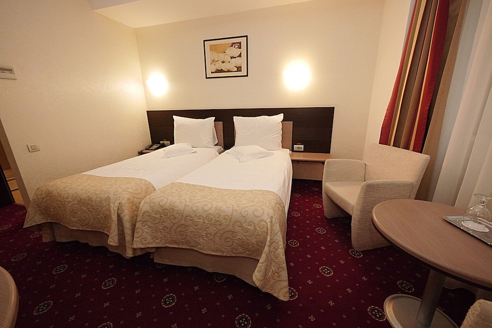 Twin Room - Photo 1