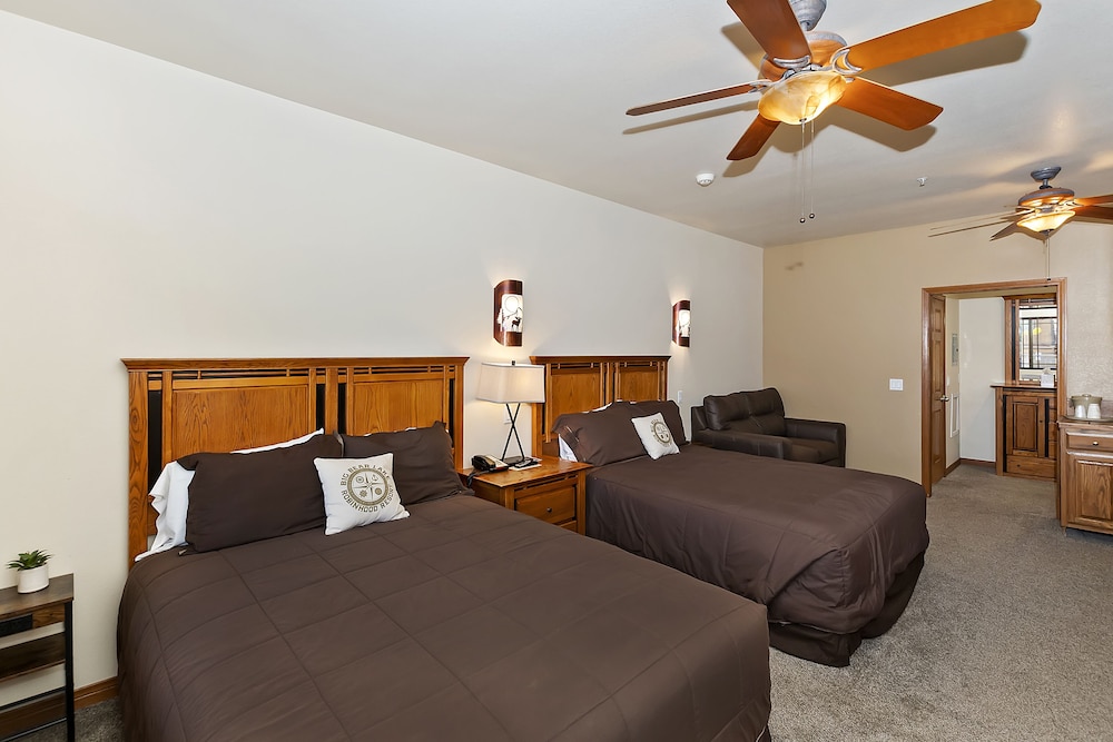 Premium Room, 2 Queen Beds photo 3