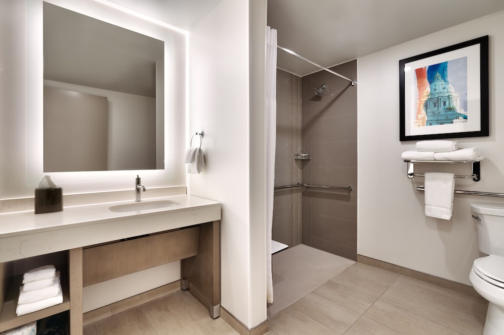 Suite, 1 Bedroom, Accessible (with Shower) - Photo 2