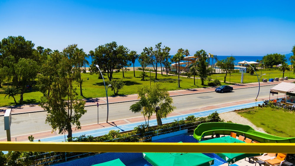 Standard Quadruple Room, 1 Bedroom, Balcony, Sea View photo 3
