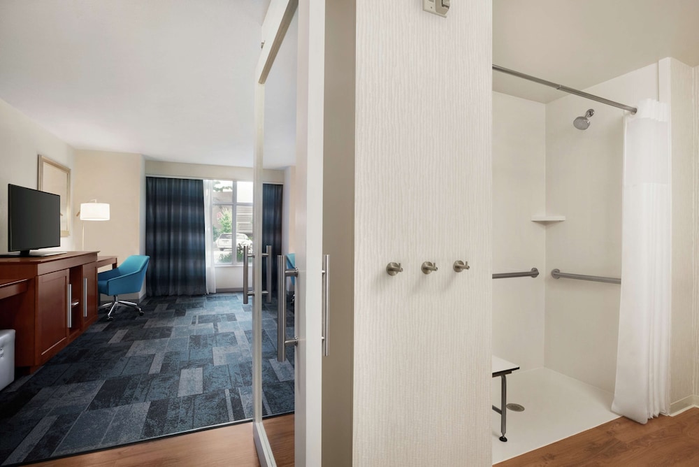Room, 2 Queen Beds, Accessible, Non Smoking (Roll In Shower) photo 1