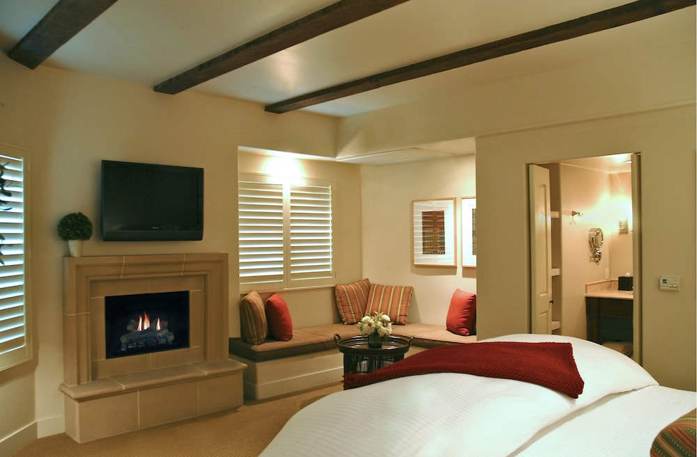 Luxury Room, 1 King Bed (California king bed) photo 2