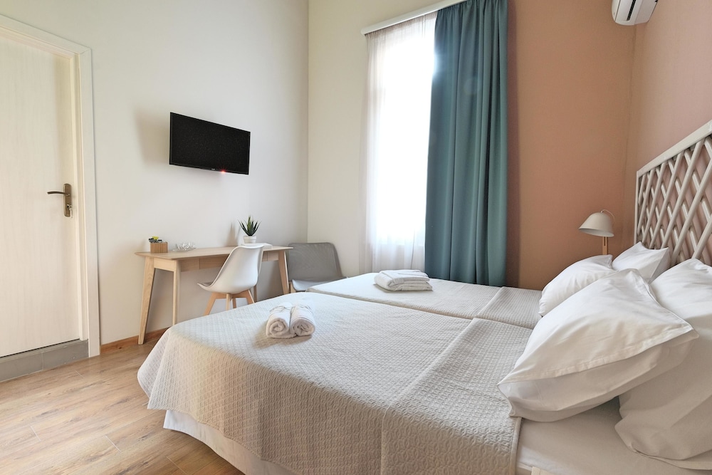 Standard Double Room - Photo 2