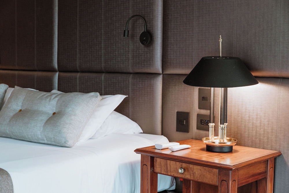 Executive Suite - Photo 15