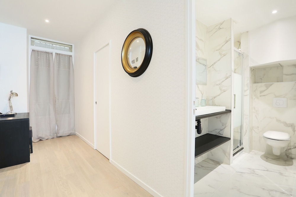 Basic Apartment photo 2