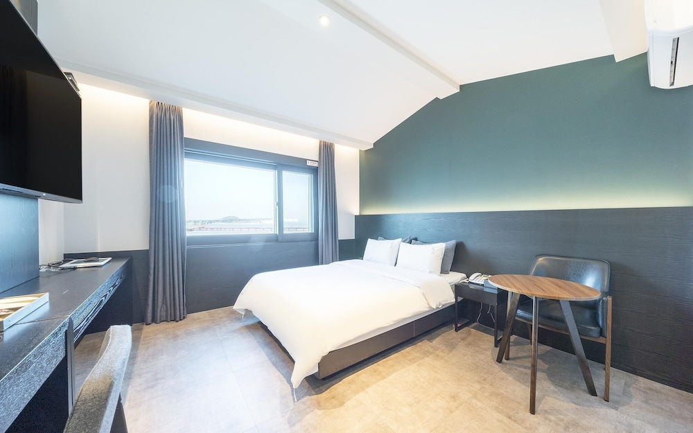 Room (Ocean View Premium (Double Bed High F) photo 2