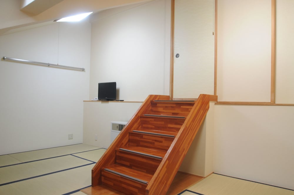 E (No Elevator)