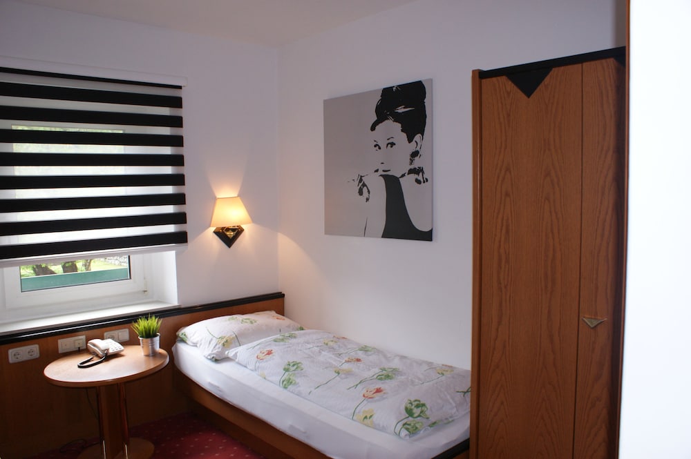 Single Room photo 2