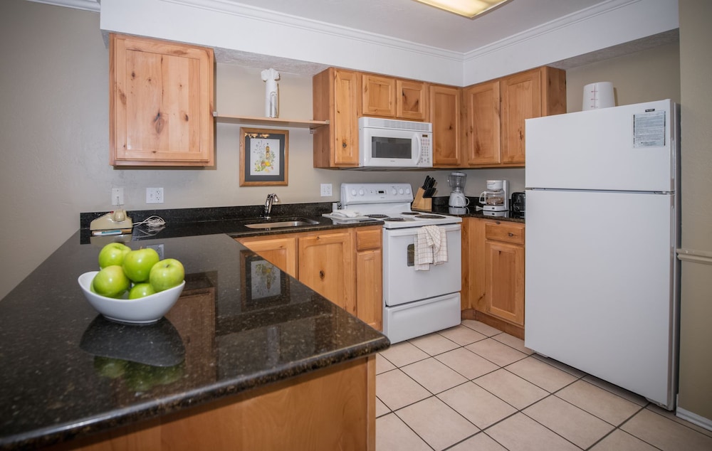 Suite, 2 Bedrooms, 2 Bathrooms photo 2