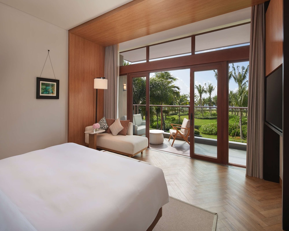 Premium Suite, 1 King Bed, Ocean View - Photo 1