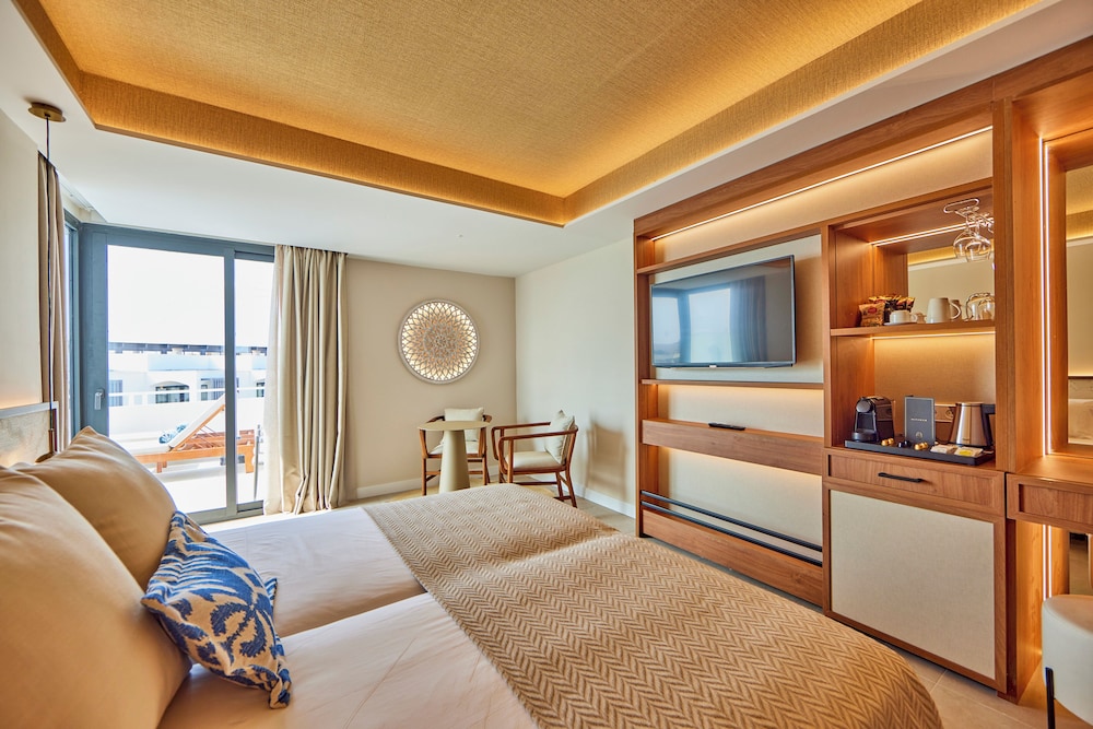 Junior Suite, Terrace, Partial Sea View