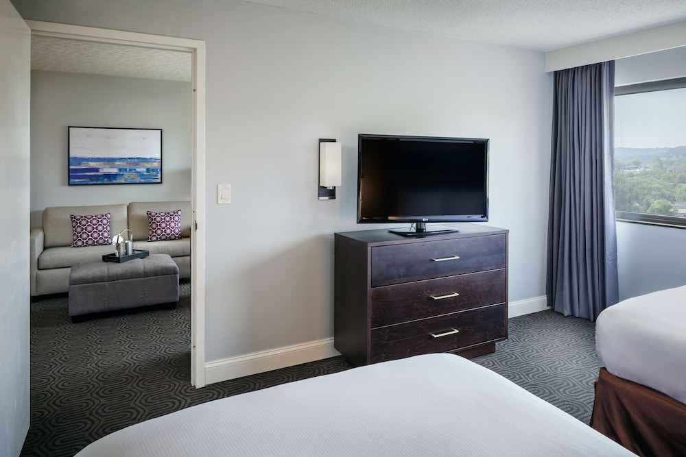 Executive Room, 2 Double Beds, Accessible, Bathtub (Mobility & Hearing) - Photo 2