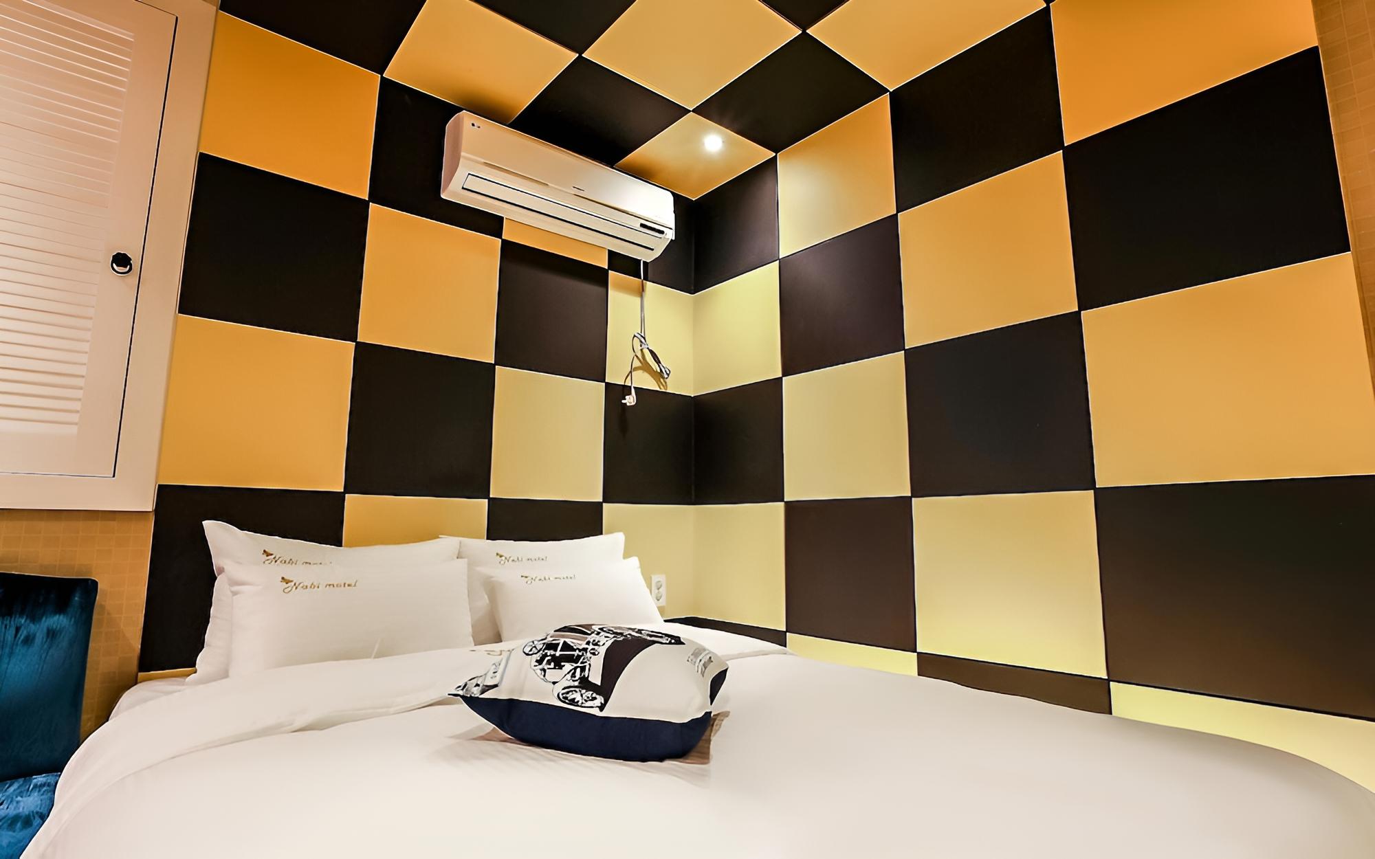 Room (Standard room (Netflix personal accou) - Photo 20