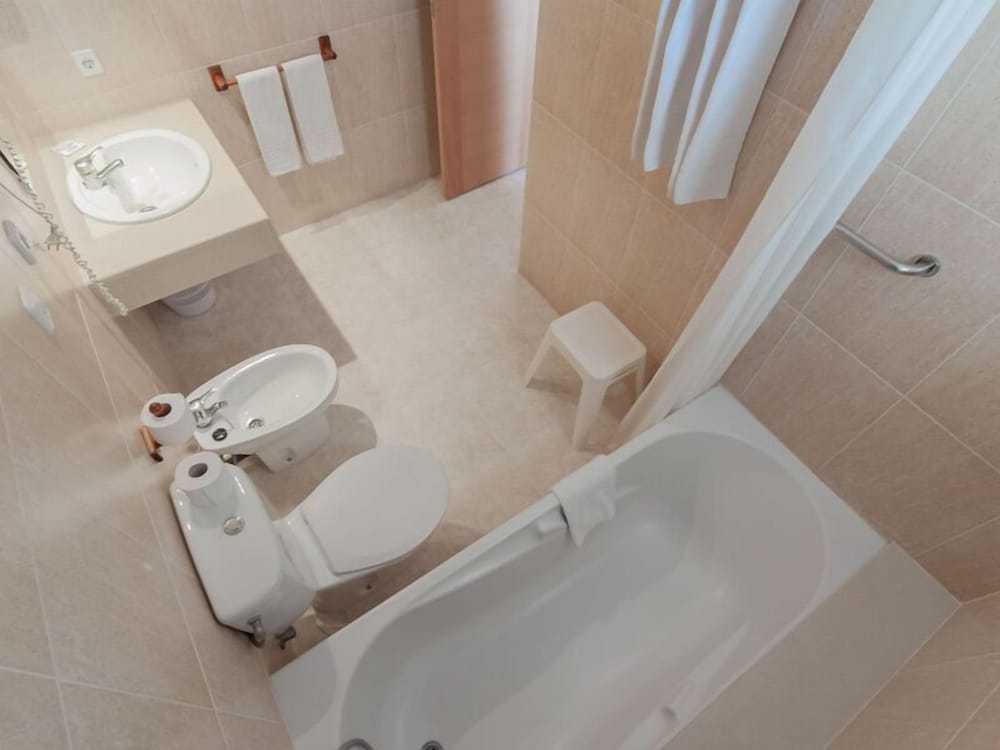 Quadruple Room - Photo 2