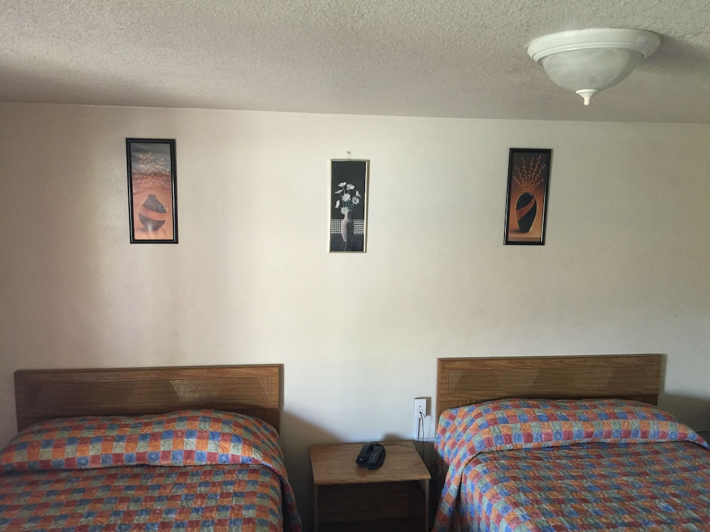 Standard Room, 2 Double Beds, Pool View photo 2