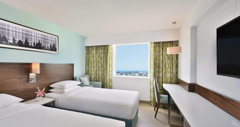 Premier Twin Room, 1 Twin Bed, Pool View photo 3