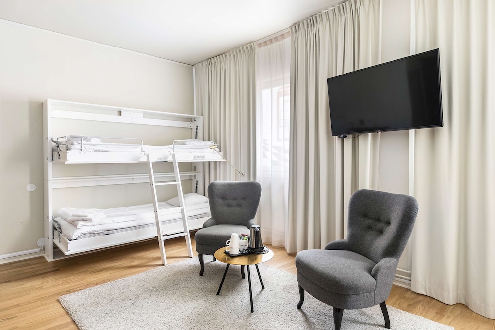 Family Room, 2 Twin Beds, Non Smoking - Photo 10