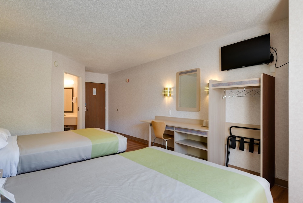 Standard Room, 2 Double Beds, Non Smoking - Photo 3