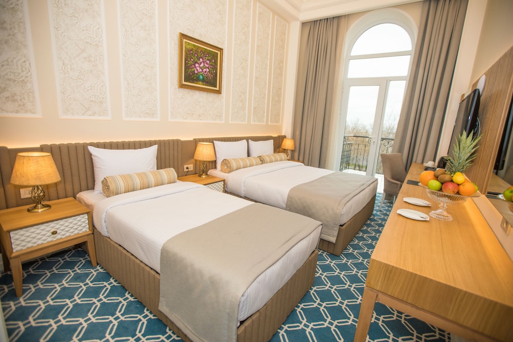 Deluxe Room, 1 King Bed - Photo 3