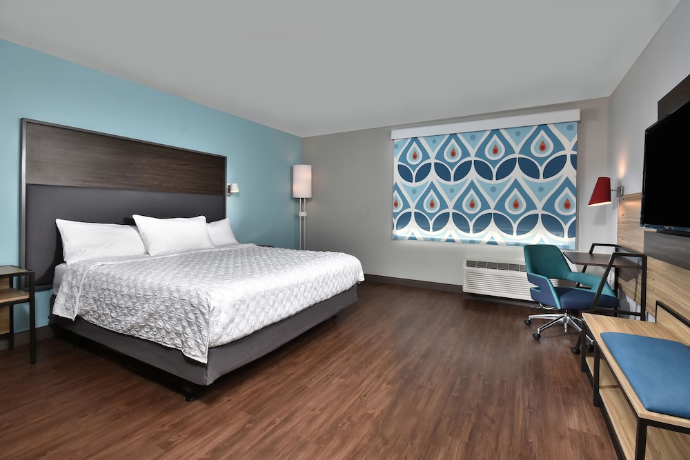 Room, 1 King Bed, Accessible (Roll-In Shower) - Photo 1