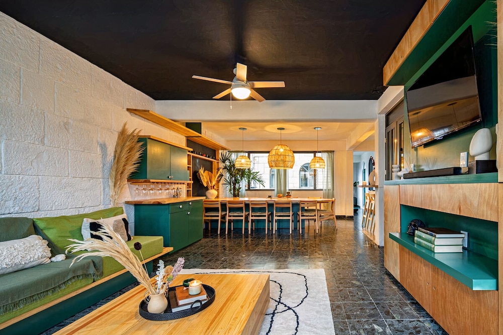Luxury Villa photo 1