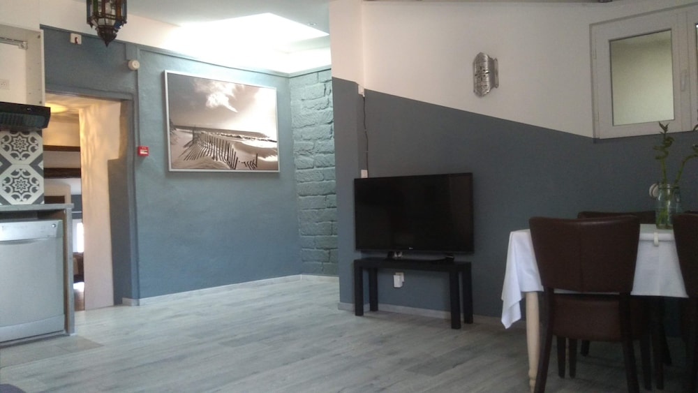 Apartment photo 2