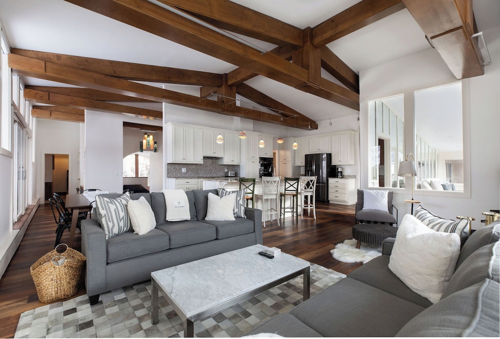 Family Penthouse, 4 Bedrooms, Terrace, Mountain View