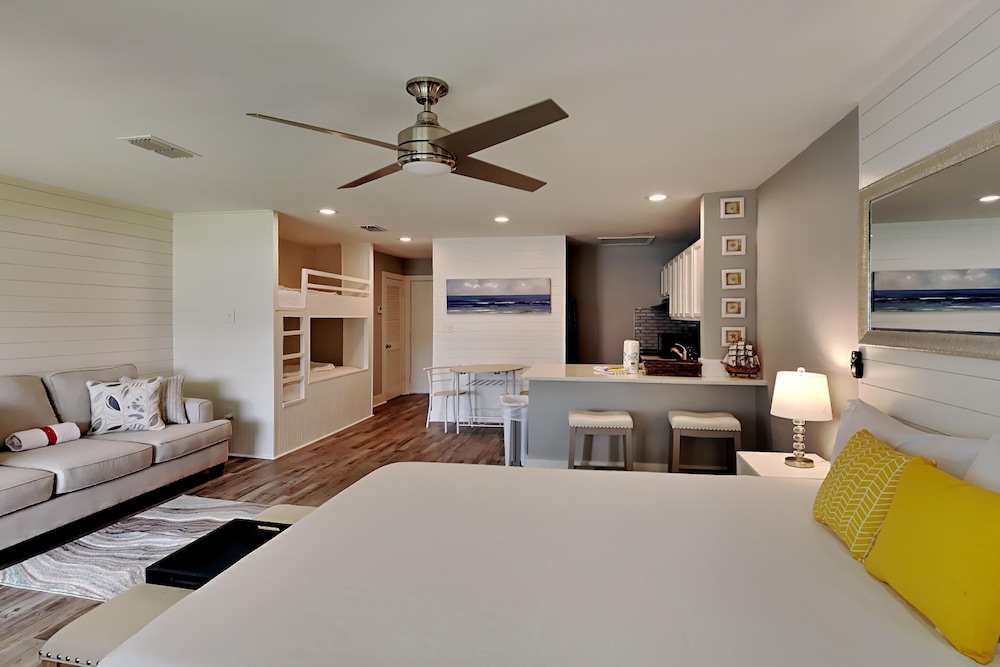 Condo, Balcony, Pool View (#8242 - No Pets)