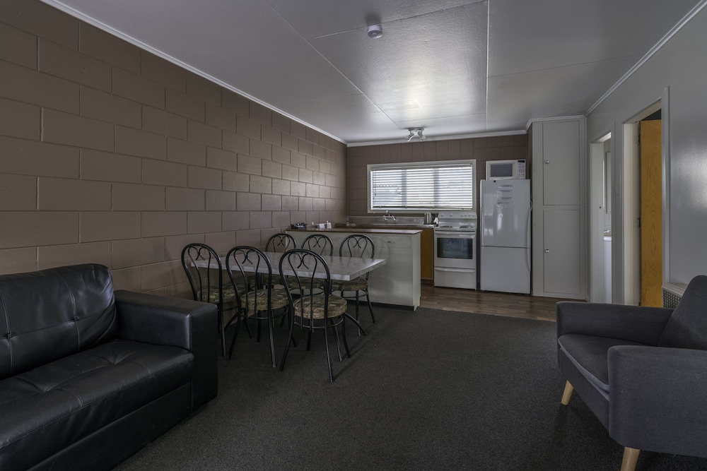Standard Suite, 2 Bedrooms, Non Smoking, Kitchen (Large Unit) photo 3