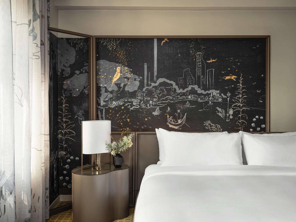 Room, 1 King Bed, Accessible (Park Lane, with Roll-in Shower)
