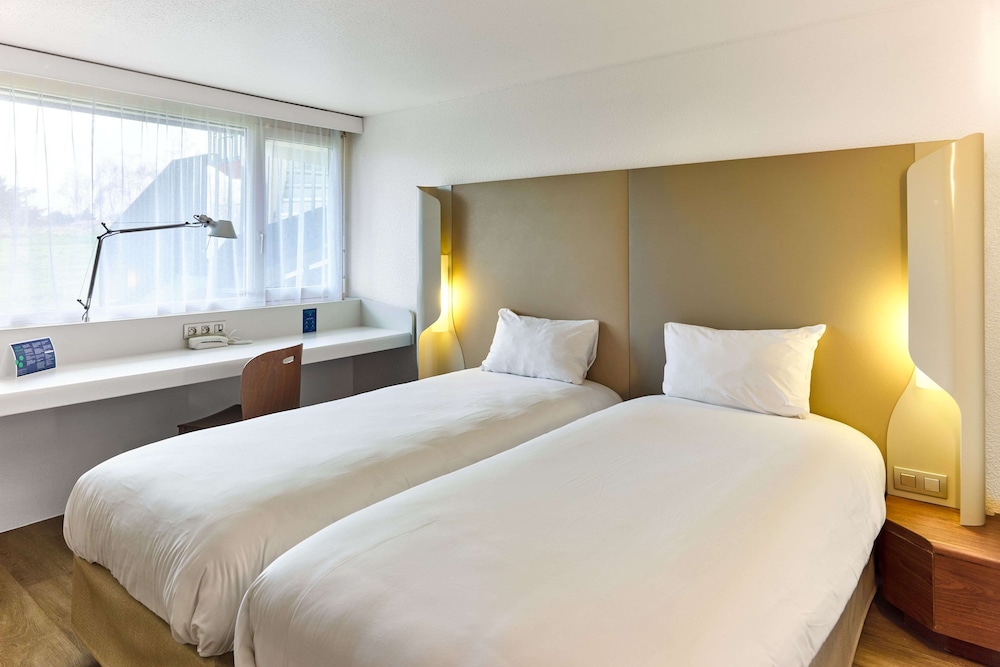 Standard Room, 2 Twin Beds - Photo 1