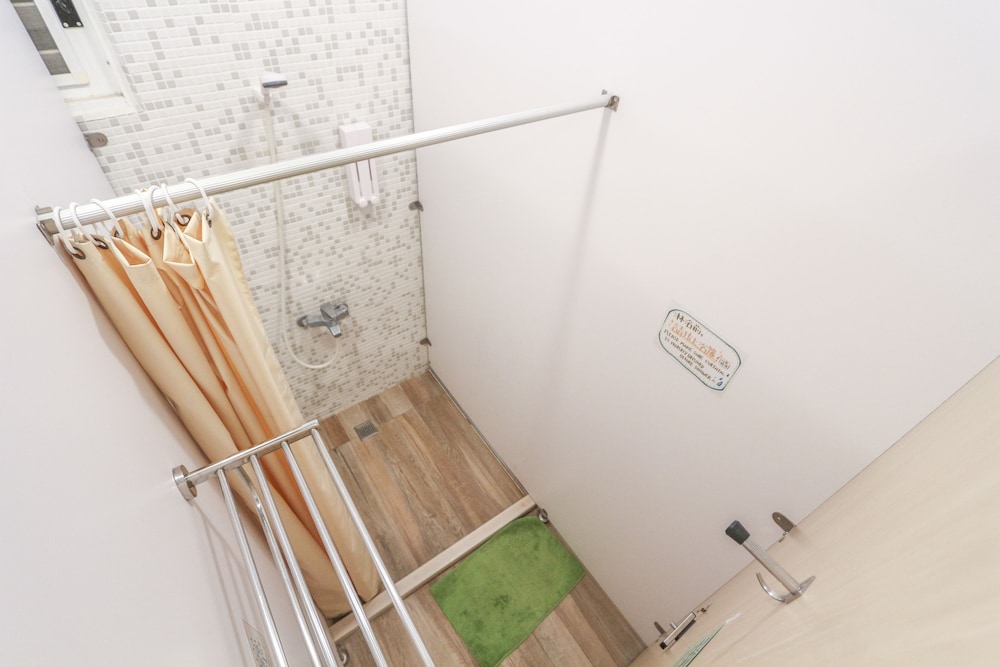 Basic Bunk Room, Bunk Bed, Shared Bathroom photo 3