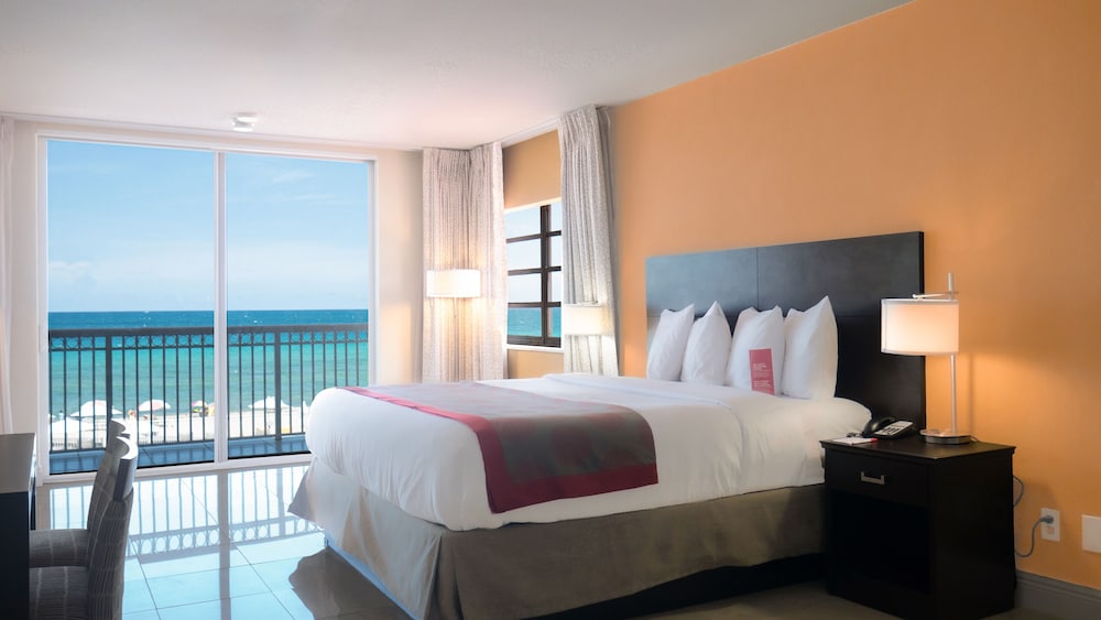 Room, 1 King Bed, Oceanfront (Non-Smoking) photo 1
