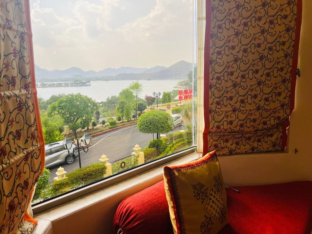 Twin Room, Lake View - Photo 8