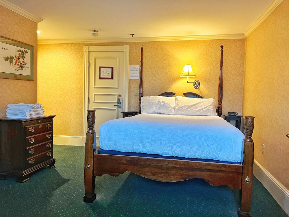 Premier Room, 1 Queen Bed, Private Bathroom, Ocean View