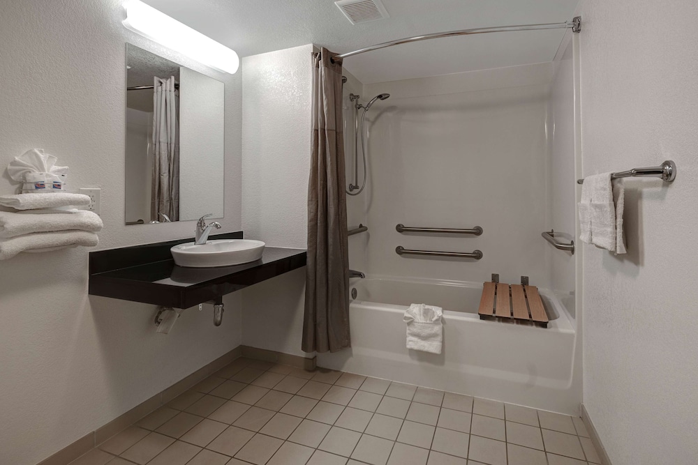 Deluxe Room, 1 Double Bed, Accessible, Non Smoking