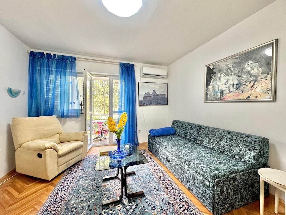 Comfort Apartment, Balcony, Park View