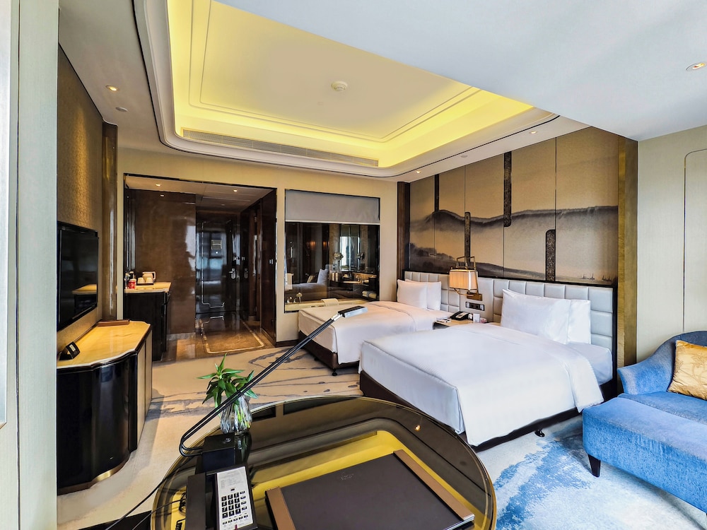Superior Twin Room, City View photo 2