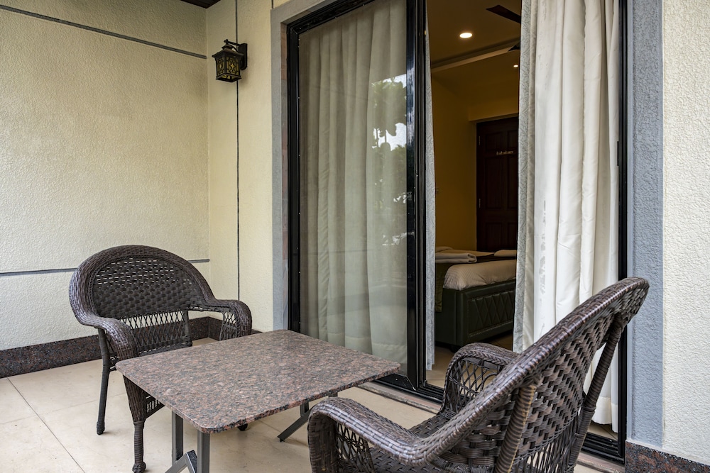 Seven Bedroom Villa photo 2