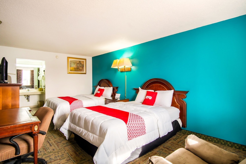 2 Queen Bed with Pull Out photo 2