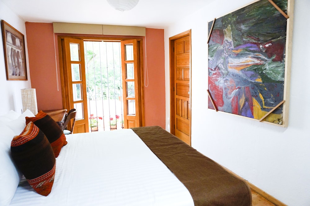 Standard Room, 1 King Bed photo 3