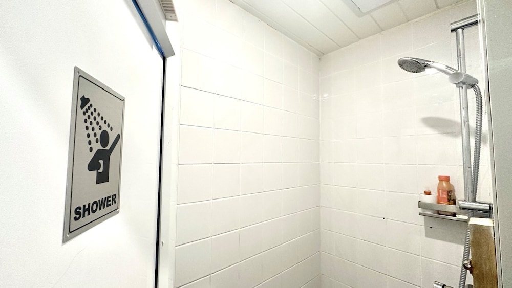 1 bed in a 16 Bed Mixed Dormitory (Shared Facilities) photo 2