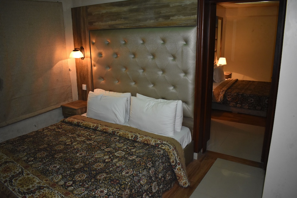 Economy Room