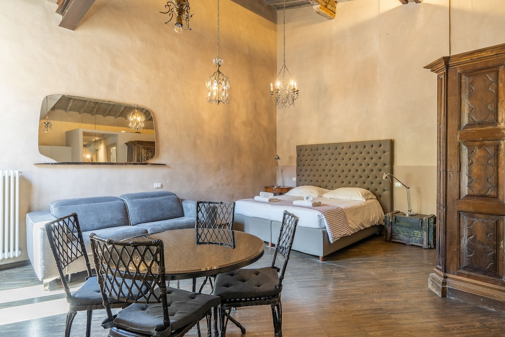 Family Apartment, 2 Bedrooms (Via Camillo Cavour 37 - First floor)