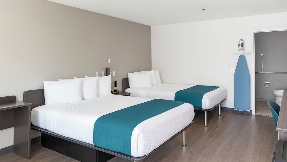 Deluxe Room, 2 Queen Beds, Accessible, Non Smoking photo 3