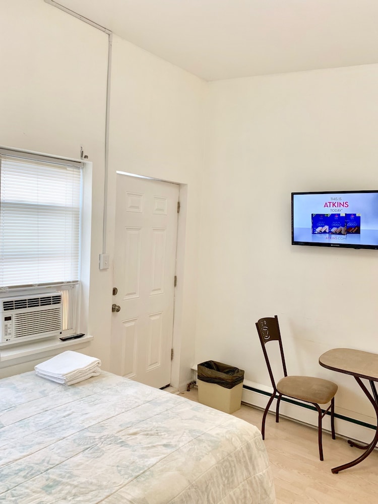 Standard Room, 1 Queen Bed photo 1