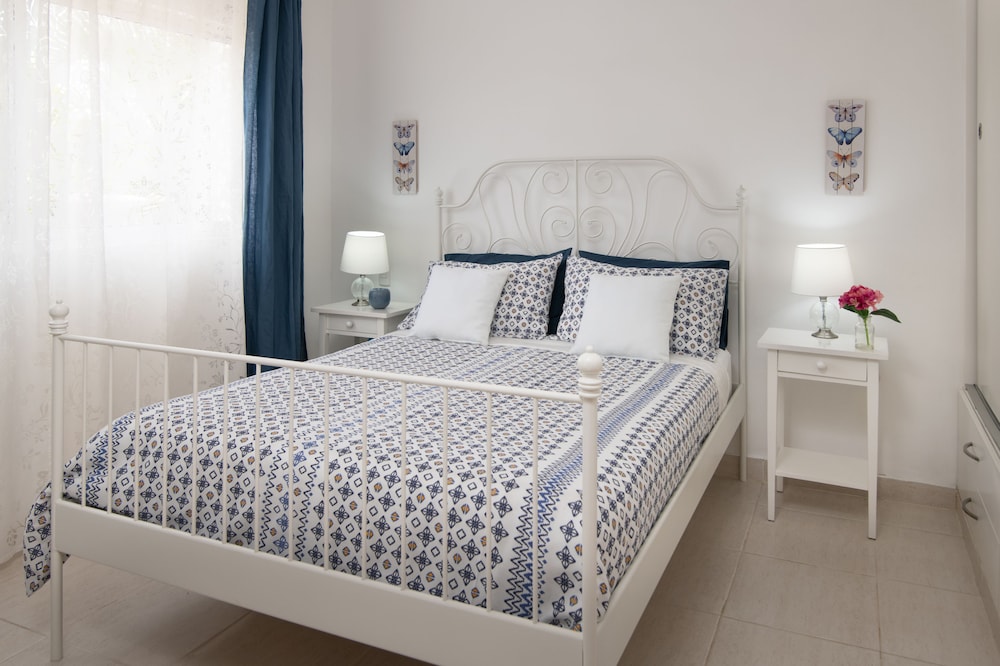 Standard One Bedroom & One Bathroom