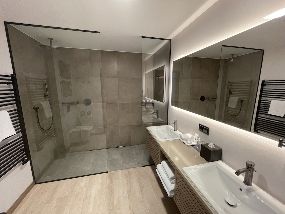 Junior Suite, 1 Bedroom, Balcony - Photo 6