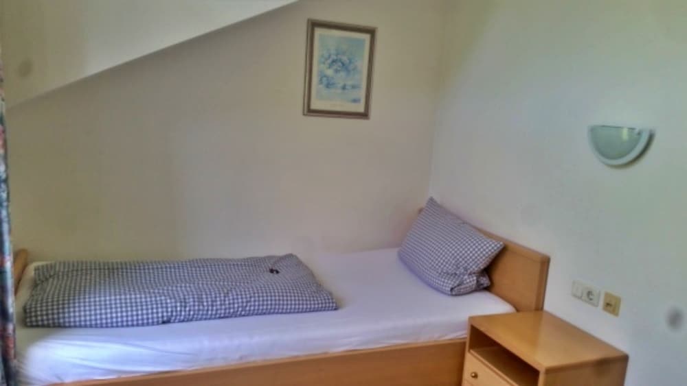 Single Room photo 3