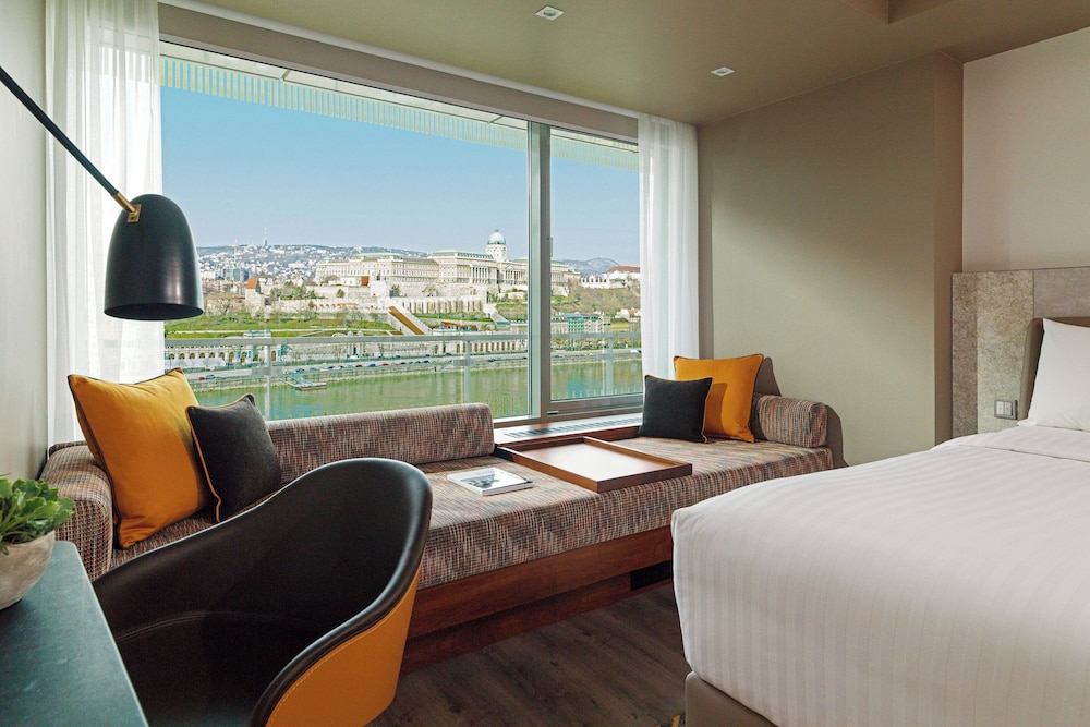 Deluxe Room, 1 King Bed, River View
